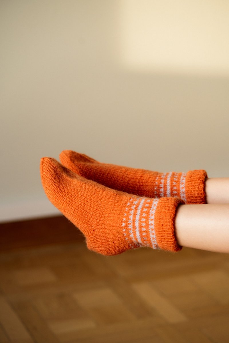 Sokker No 4, lilla/oransje (garnpakke) – norsk | english - Image 5